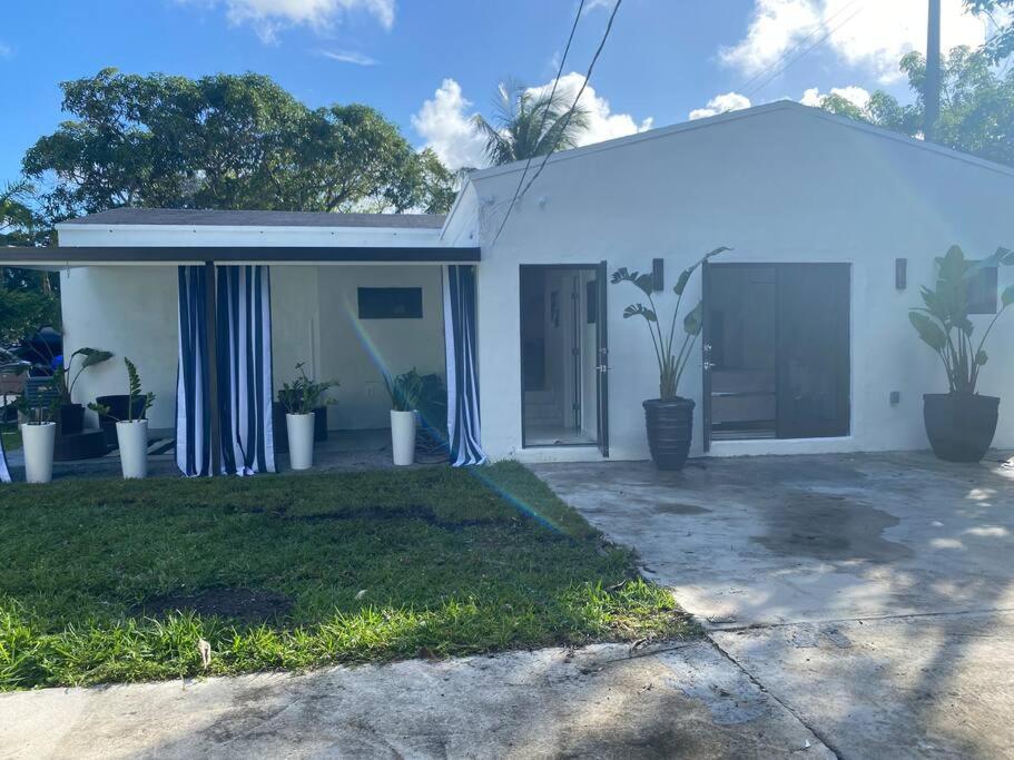 Miami Design District 4 Bedroom Pool Home Exterior photo